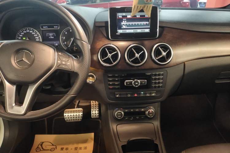 Used Mercedes-Benz B-Class 2013 B 260 Audio And AC Panel