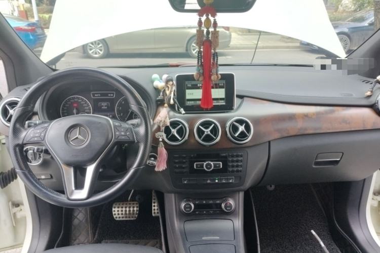 Used Mercedes-Benz B-Class 2013 B 260 Center Console