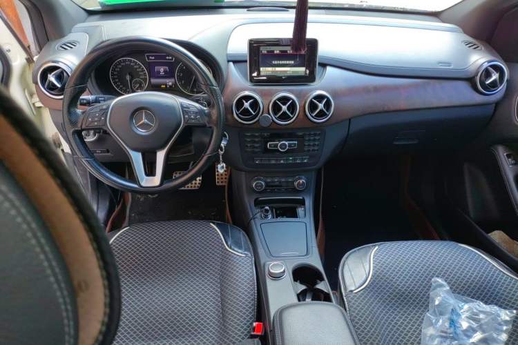 Used Mercedes-Benz B-Class 2013 B 260 Center Console