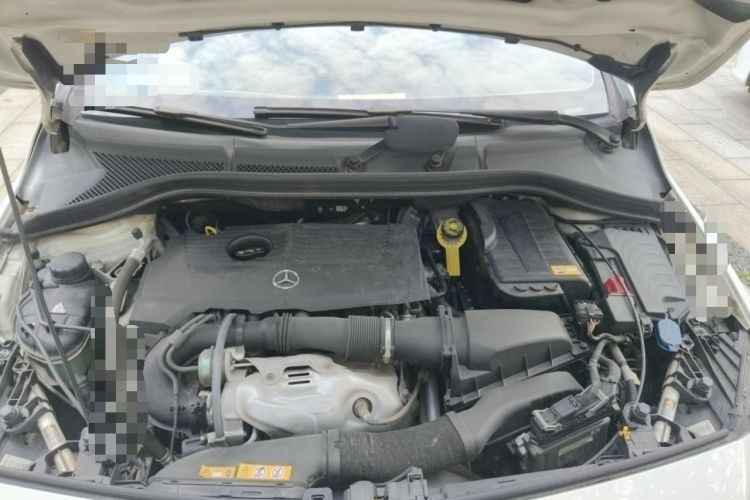Used Mercedes-Benz B-Class 2013 B 260 Engine Bay