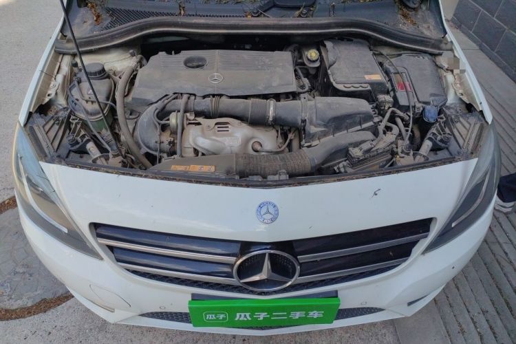 Used Mercedes-Benz B-Class 2013 B 260 Engine Bay