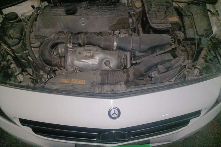 Used Mercedes-Benz B-Class 2013 B 260 Engine Bay