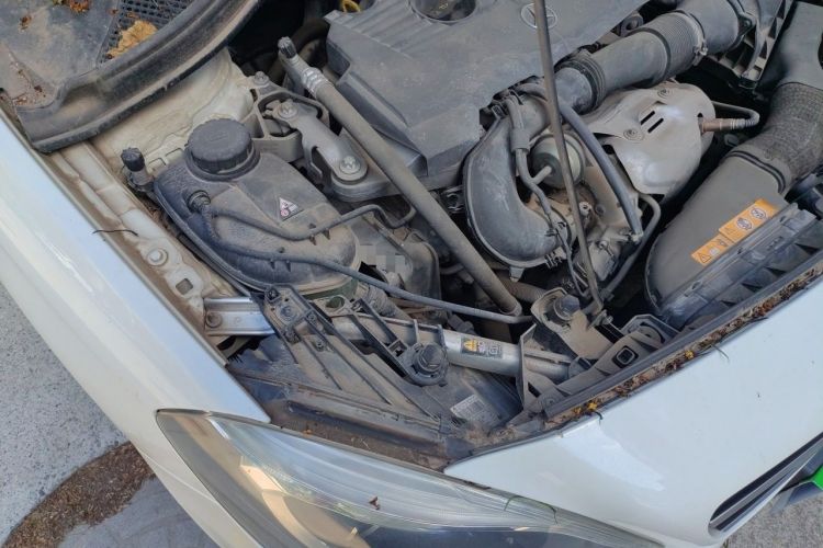 Used Mercedes-Benz B-Class 2013 B 260 Engine Bay Right