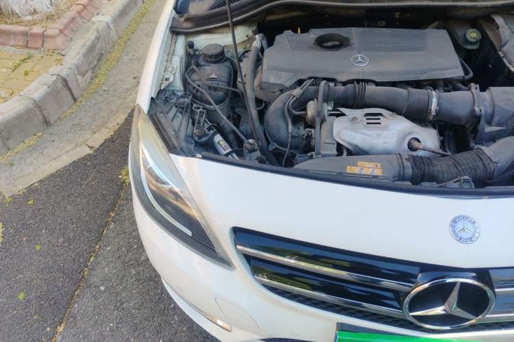Used Mercedes-Benz B-Class 2013 B 260 Engine Bay Right