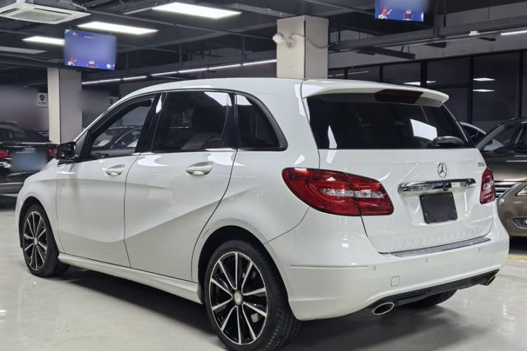 Used Mercedes-Benz B-Class 2013 B 260 Exterior 3