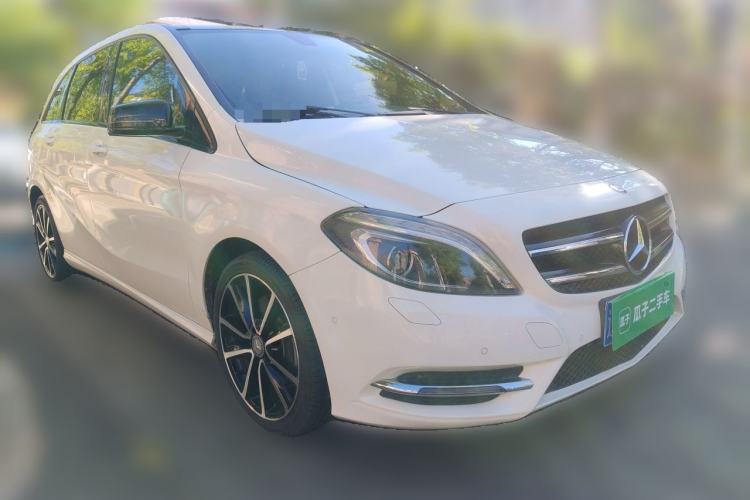 Used Mercedes-Benz B-Class 2013 B 260 Front Right 45 Deg