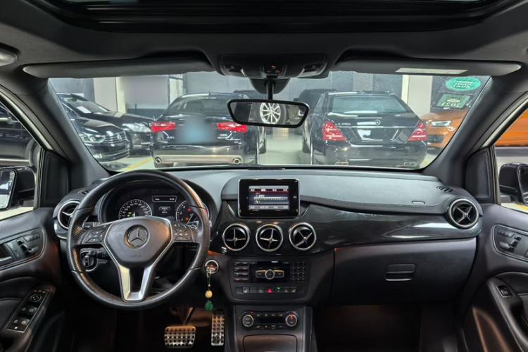 Used Mercedes-Benz B-Class 2013 B 260 Interior 4