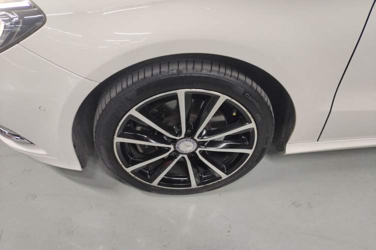Used Mercedes-Benz B-Class 2013 B 260 Left Front Wheel Hub