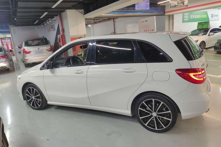 Used Mercedes-Benz B-Class 2013 B 260 Left Side