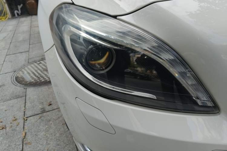 Used Mercedes-Benz B-Class 2013 B 260 Right Front Headlight