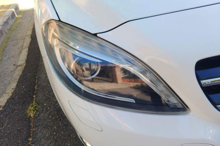 Used Mercedes-Benz B-Class 2013 B 260 Right Front Headlight