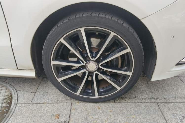 Used Mercedes-Benz B-Class 2013 B 260 Right Front Wheel Hub