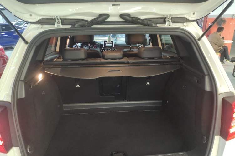 Used Mercedes-Benz B-Class 2013 B 260 Trunk