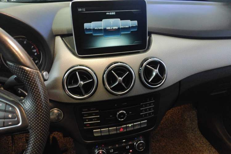 Used Mercedes-Benz B-Class 2015 B 200 Luxury Model Audio And AC Panel