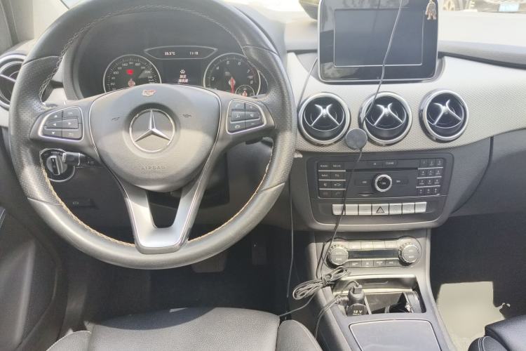 Used Mercedes-Benz B-Class 2015 B 200 Fashion Model Center Console