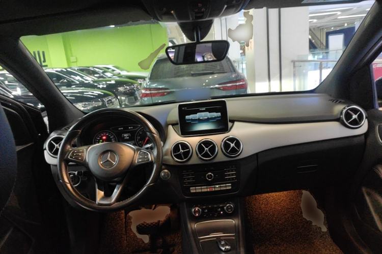Used Mercedes-Benz B-Class 2015 B 200 Luxury Model Center Console