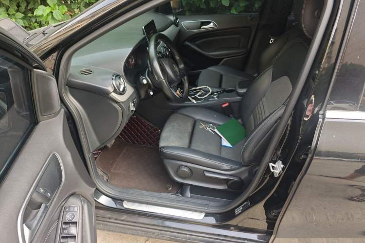 Used Mercedes-Benz B-Class 2015 B 200 Sport Edition Driver Seat