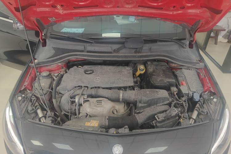 Used Mercedes-Benz B-Class 2015 B 200 Fashion Model Engine Bay