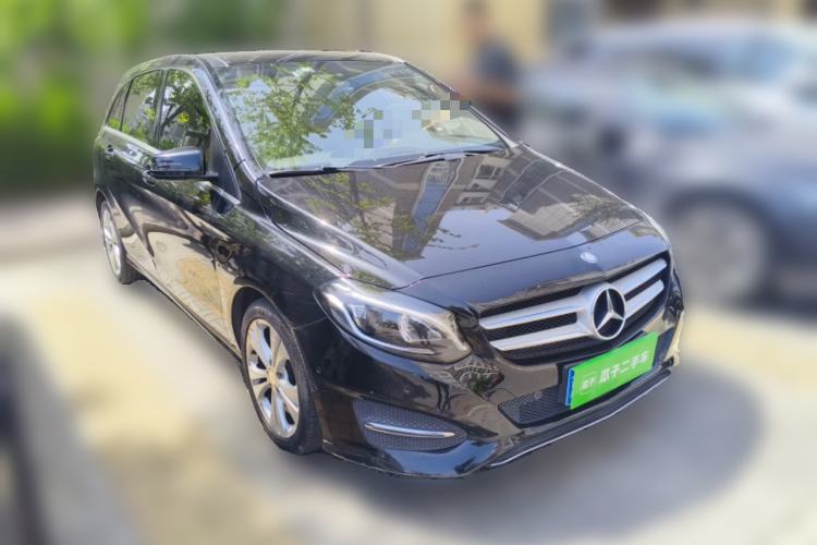 Used Mercedes-Benz B-Class 2015 B 200 Fashion Model Front Right 45 Deg