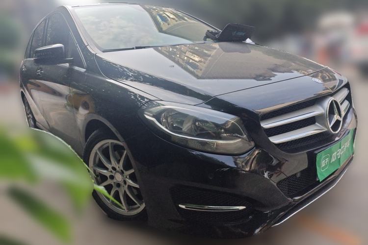 Used Mercedes-Benz B-Class 2015 B 200 Sport Edition Front Right 45 Deg