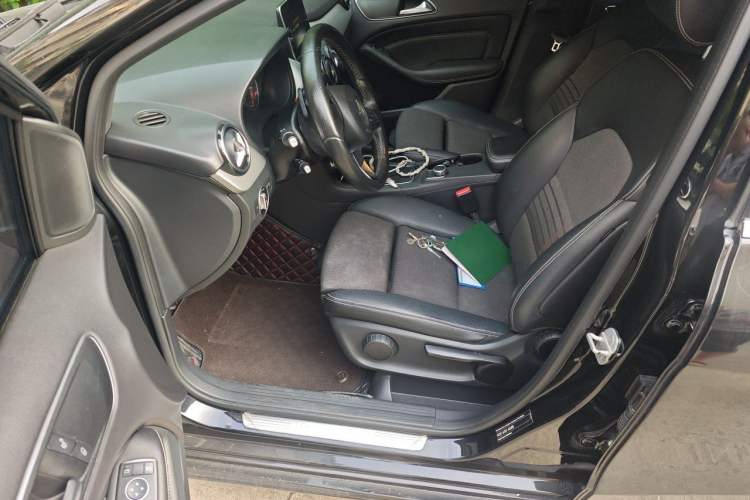 Used Mercedes-Benz B-Class 2015 B 200 Sport Edition Left Front Seat