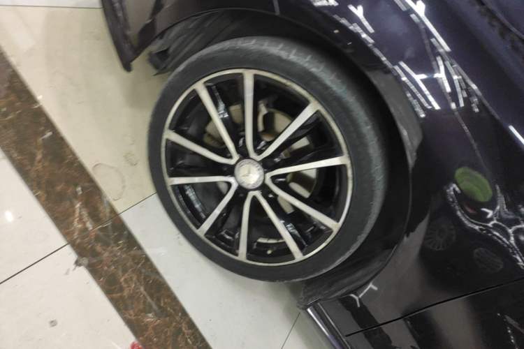 Used Mercedes-Benz B-Class 2015 B 200 Luxury Model Left Front Wheel Hub