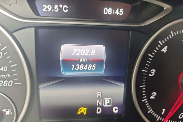 Used Mercedes-Benz B-Class 2015 B 200 Sport Edition Odometer Close Up