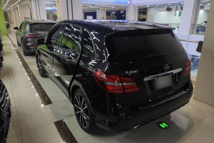 Used Mercedes-Benz B-Class 2015 B 200 Luxury Model Rear Left 45 Deg