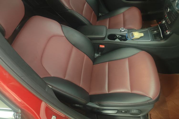 Used Mercedes-Benz B-Class 2015 B 200 Fashion Model Right Front Seat