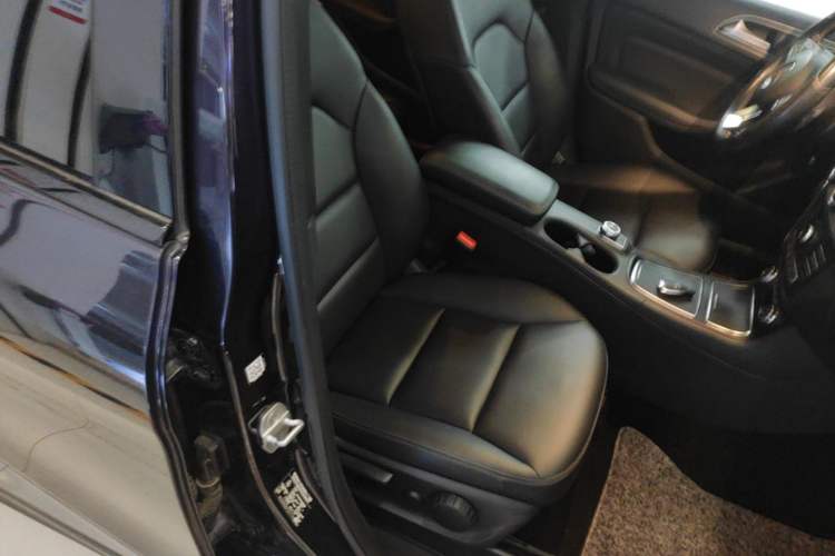 Used Mercedes-Benz B-Class 2015 B 200 Luxury Model Right Front Seat