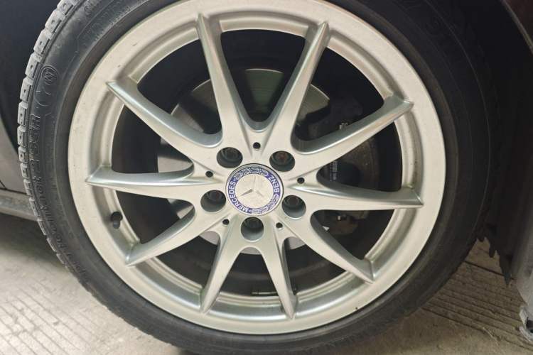Used Mercedes-Benz B-Class 2015 B 200 Sport Edition Right Front Wheel Hub