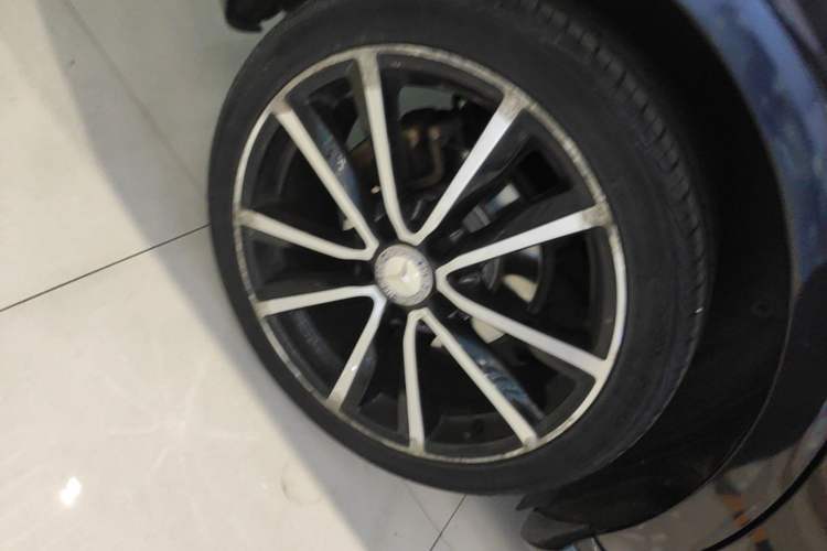 Used Mercedes-Benz B-Class 2015 B 200 Luxury Model Right Rear Wheel Hub