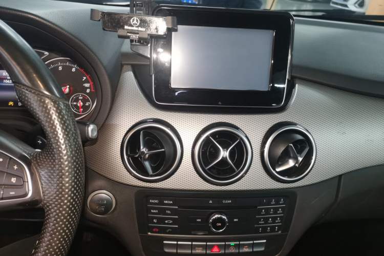 Used Mercedes-Benz B-Class 2015 B 200 Fashion Model Audio And AC Panel