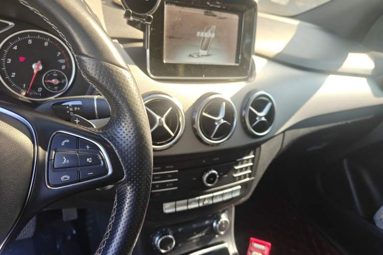 Used Mercedes-Benz B-Class 2015 B 200 Sport Edition Audio And AC Panel