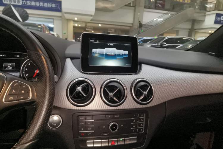 Used Mercedes-Benz B-Class 2015 B 200 Fashion Model Audio And AC Panel