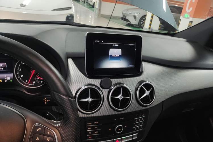 Used Mercedes-Benz B-Class 2015 B 200 Sport Edition Audio And AC Panel