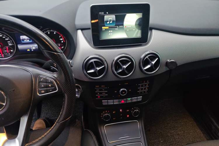 Used Mercedes-Benz B-Class 2015 B 200 Sport Edition Audio And AC Panel