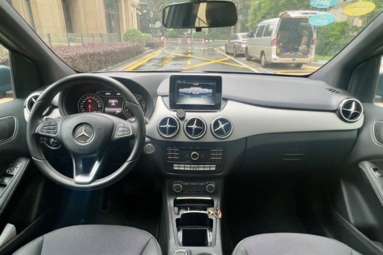 Used Mercedes-Benz B-Class 2015 B 200 Sport Edition Audio And AC Panel