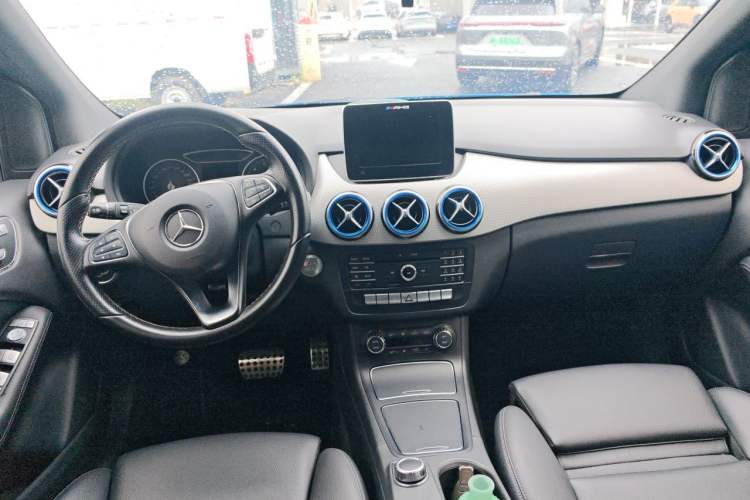 Used Mercedes-Benz B-Class 2015 B 200 Fashion Model Center Console