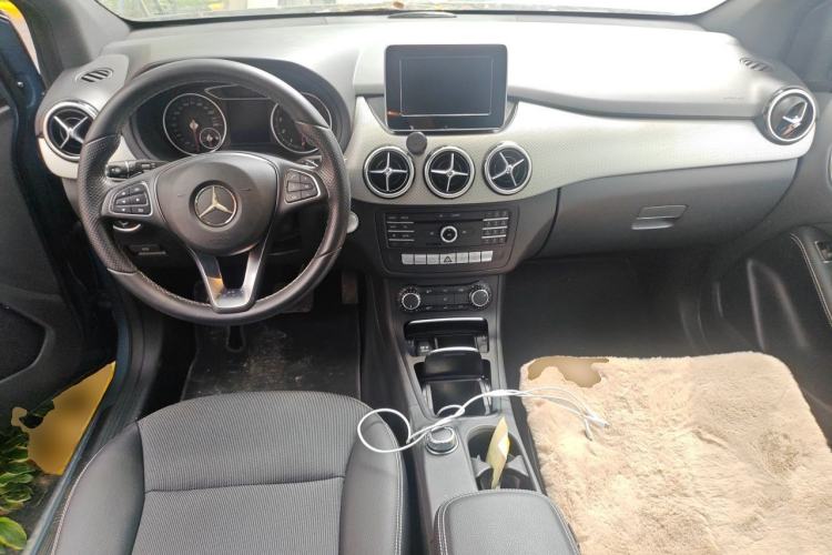 Used Mercedes-Benz B-Class 2015 B 200 Sport Edition Center Console