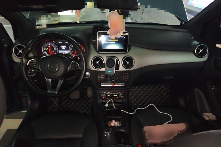 Used Mercedes-Benz B-Class 2015 B 200 Fashion Model Center Console