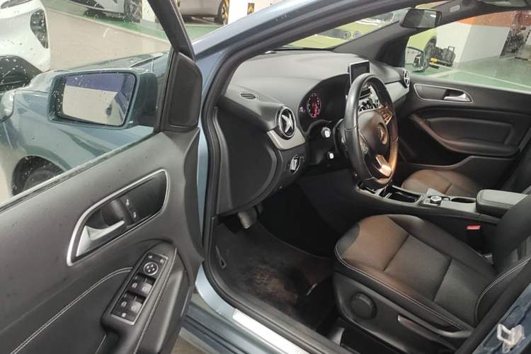 Used Mercedes-Benz B-Class 2015 B 200 Sport Edition Driver Seat