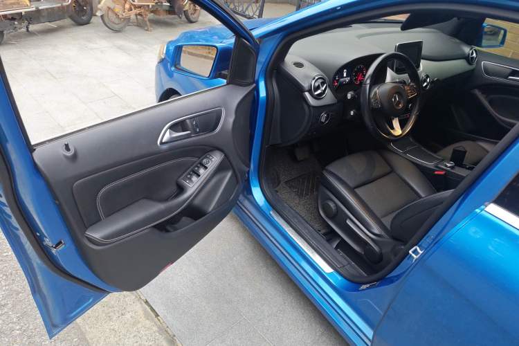 Used Mercedes-Benz B-Class 2015 B 200 Sport Edition Driver Seat