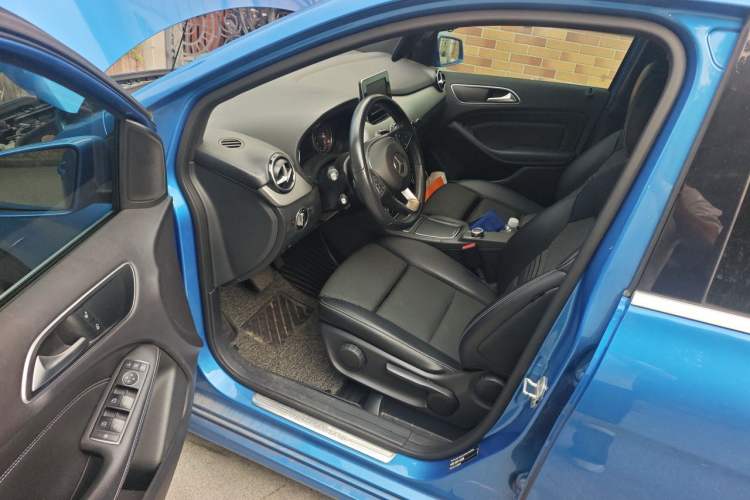 Used Mercedes-Benz B-Class 2015 B 200 Sport Edition Driver Seat