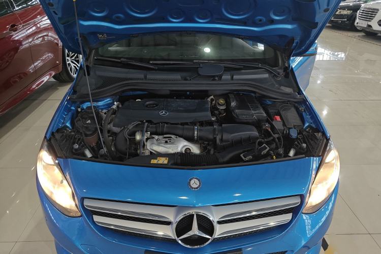 Used Mercedes-Benz B-Class 2015 B 200 Sport Edition Engine Bay
