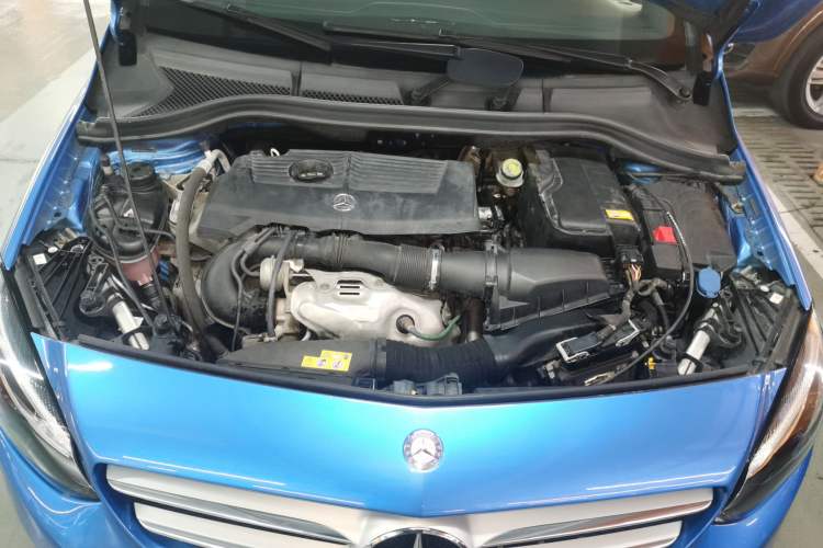 Used Mercedes-Benz B-Class 2015 B 200 Fashion Model Engine Bay