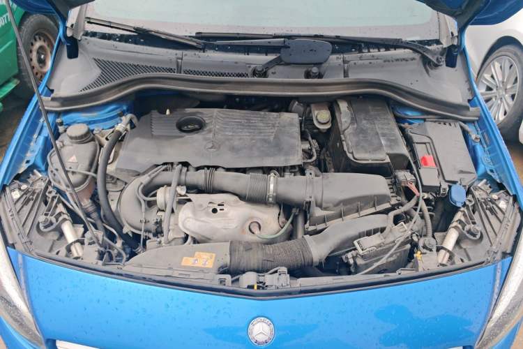 Used Mercedes-Benz B-Class 2015 B 200 Fashion Model Engine Bay