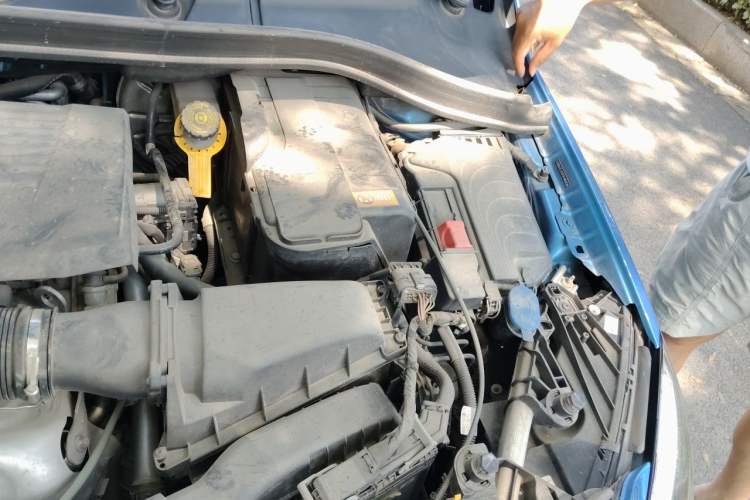 Used Mercedes-Benz B-Class 2015 B 200 Fashion Model Engine Bay Left