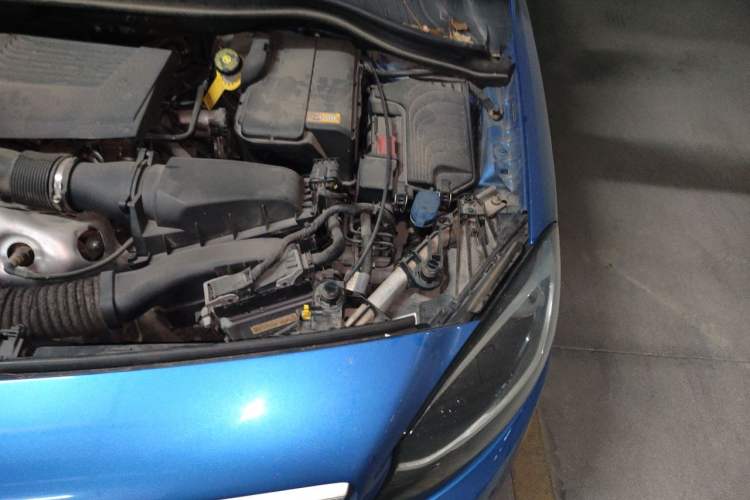 Used Mercedes-Benz B-Class 2015 B 200 Sport Edition Engine Bay Left