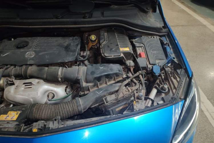Used Mercedes-Benz B-Class 2015 B 200 Sport Edition Engine Bay Left